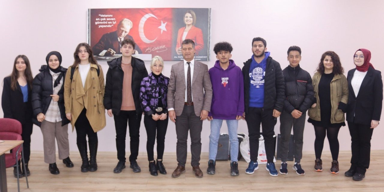 Üniversite sınavına hazırlanan depremzede öğrencilere kitap desteği