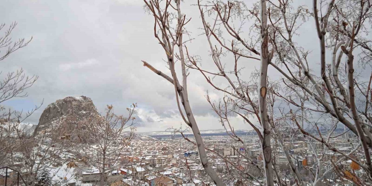 Afyonkarahisar’da mart ayında yağan kar ‘şaşırtmadı’