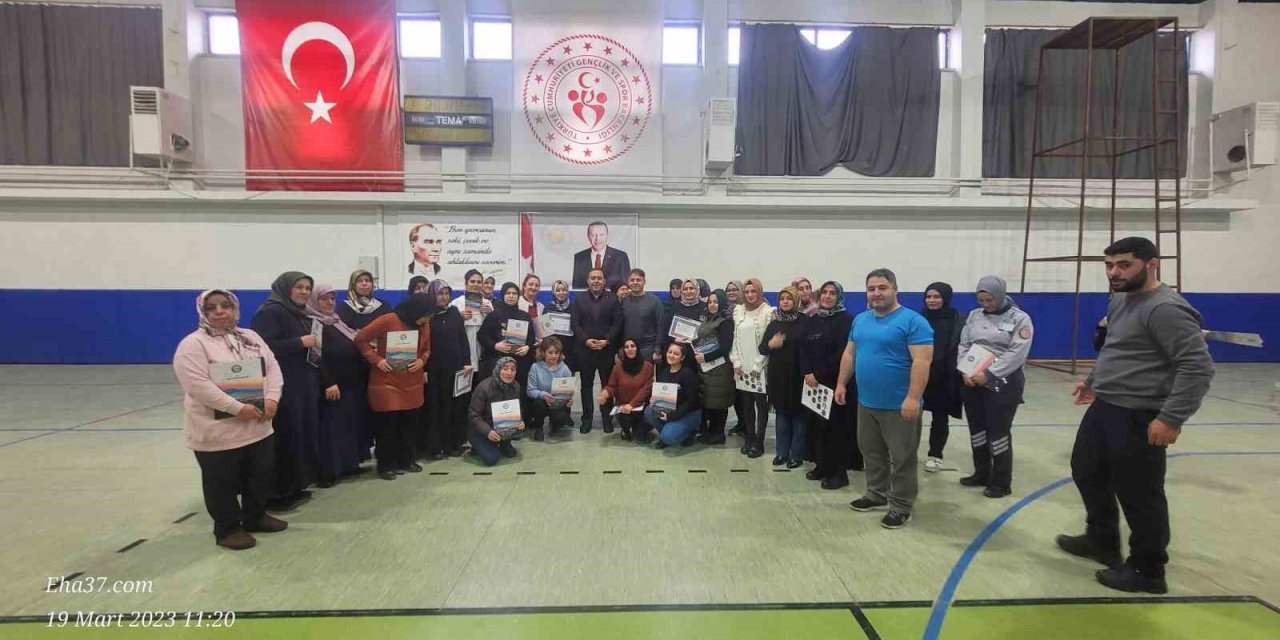 2,5 saatte binden fazla ürünü satarak gelirini depremzedelere bağışlayan kadınlara teşekkür belgesi