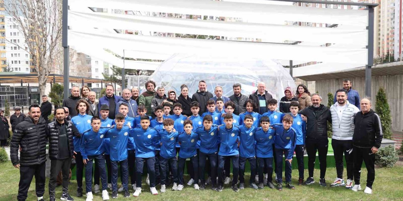 Başkan Yalçın u-14 takımını Mersin’e yolcu etti