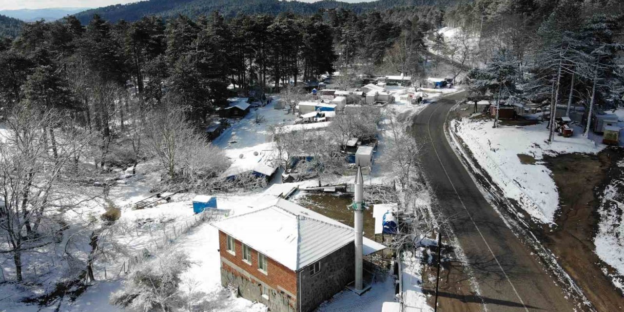 Kazdağları’nda sürpriz kar yağışı