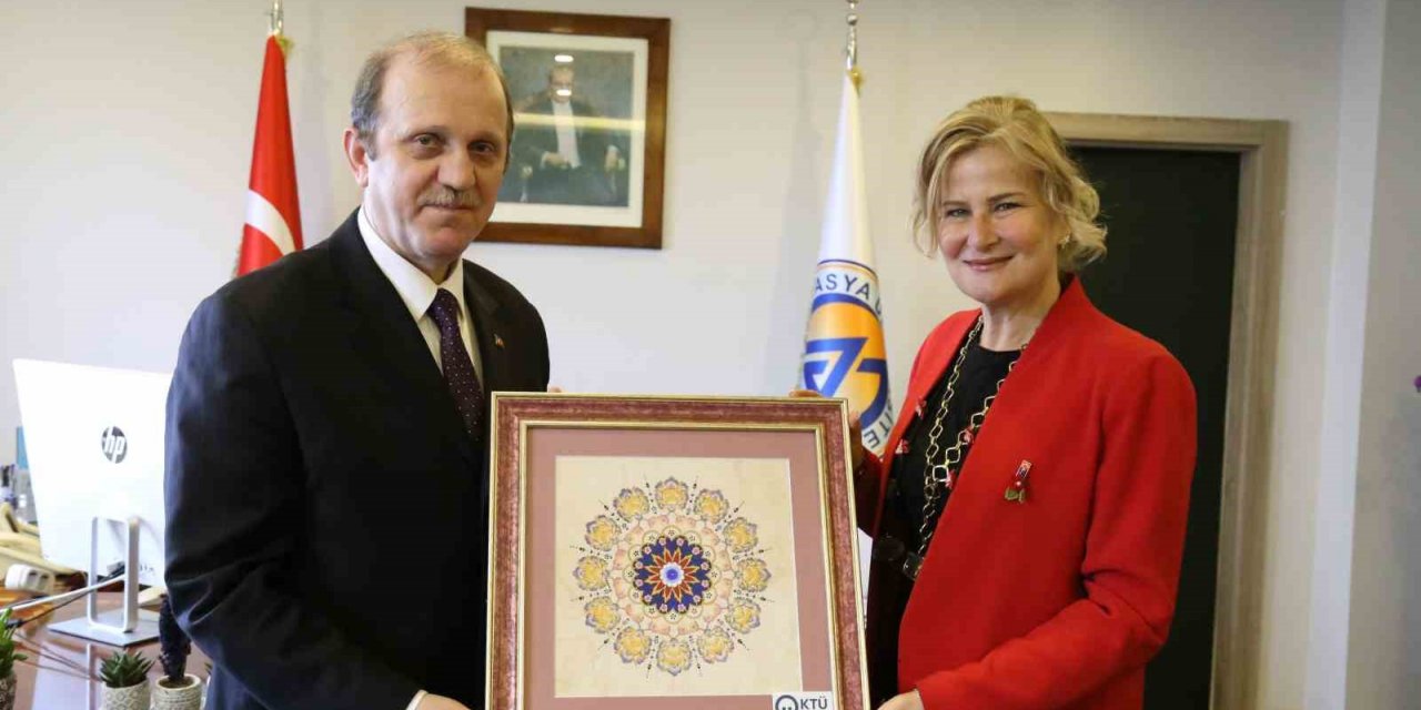 Avrasya Üniversitesi Rektörü Terzioğlu’na KTÜ Rektörü Çuvalcı’dan "Hayırlı olsun" ziyareti