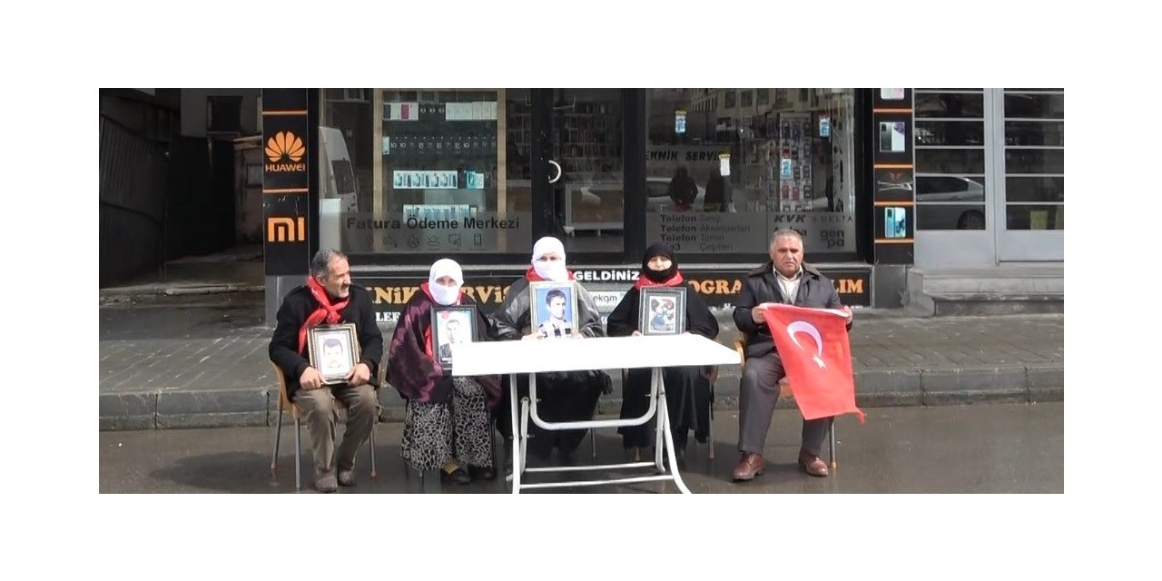 Aileler fırtınaya rağmen eylemlerine devam etti