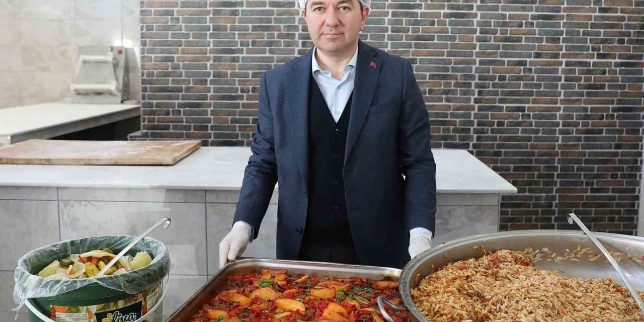 Bergama Belediyesi Aşevinden her gün 800 kişiye sıcak yemek