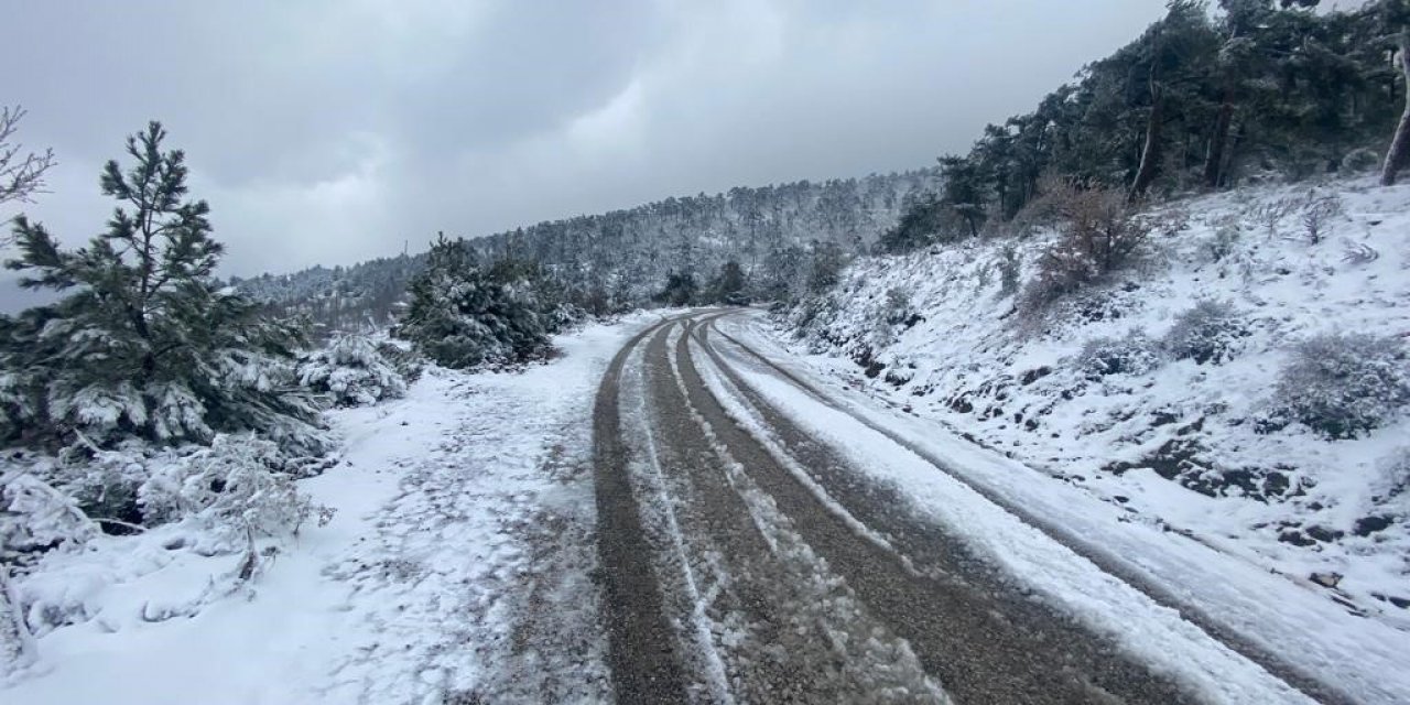 Turgutlu’da kar yağışı nedeniyle iki okulda taşımalı eğitime ara verildi