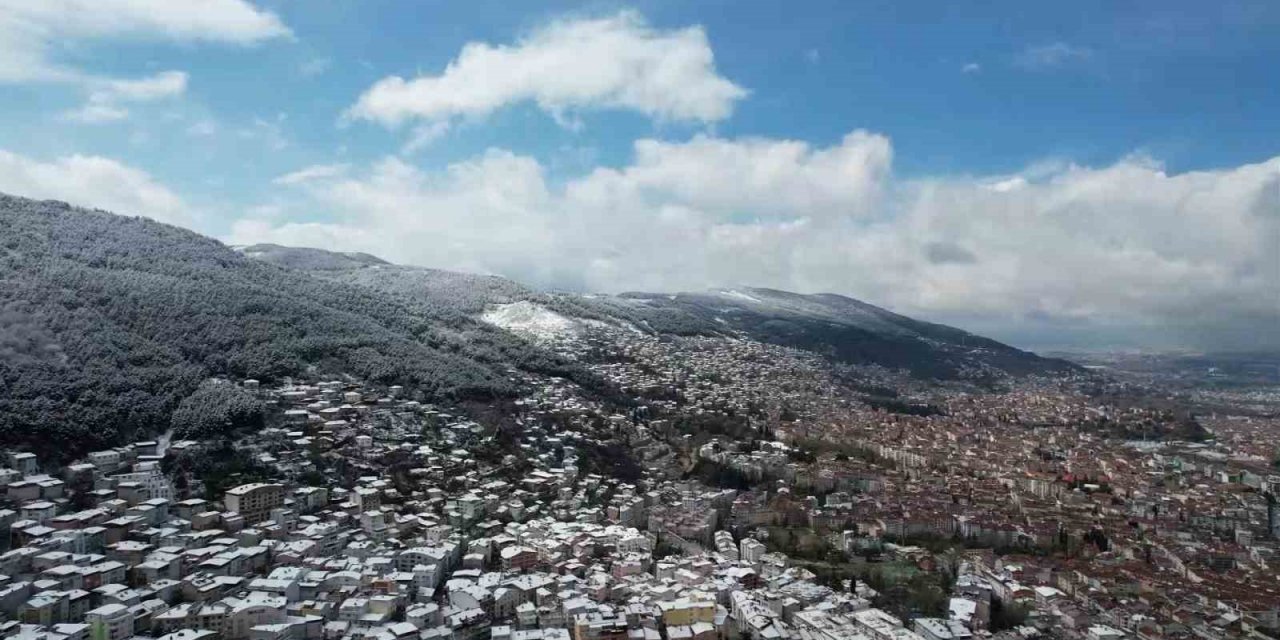 Mart karı Bursa’yı beyaza bürüdü
