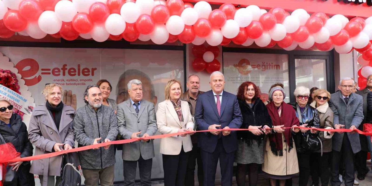 Efeler’de 11’inci Kitap Kafe açıldı