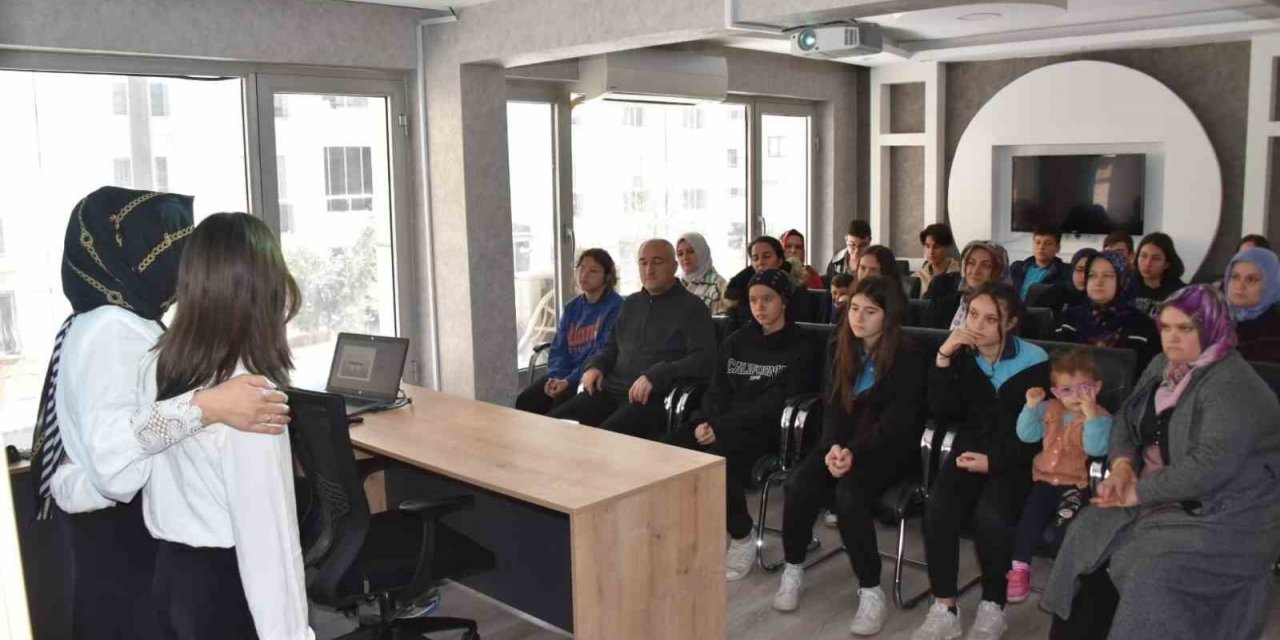 Yunusemre Belediyesinden Barbaroslu öğrencilere eğitim koçluğu