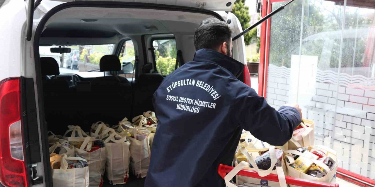 Eyüpsultan’da üniversite öğrencilerine destek paketi