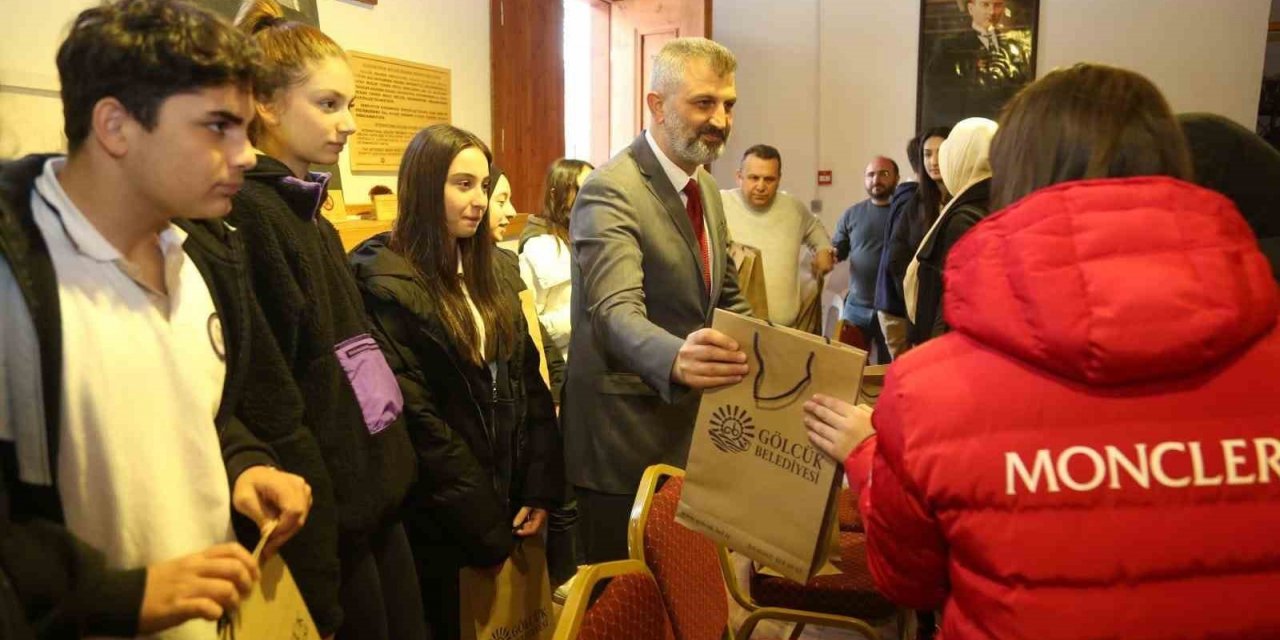 Gölcük’te kitap tutkunları ödüllendirildi