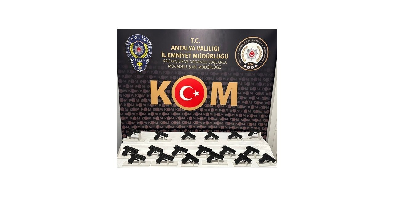 Polisin durdurduğu araçtan uyuşturucu madde ve ruhsatsız silahlar çıktı