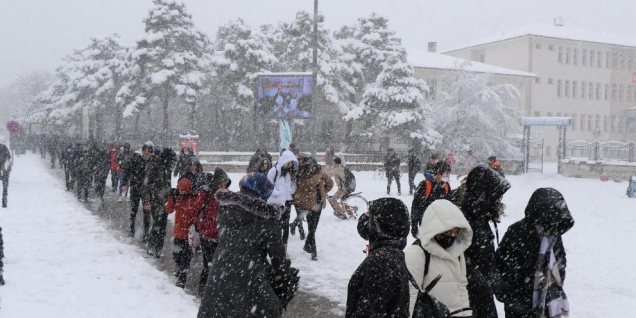 Erzincan’da kar yağışı nedeniyle taşımalı eğitime ara verildi