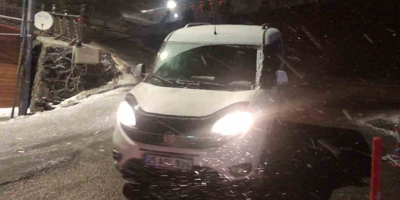 Palandöken’de kar ve tipi etkili oldu