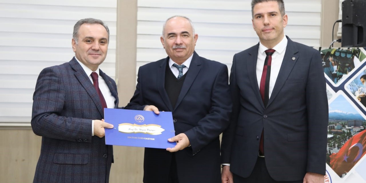 Rektör Altun, 2022 yılında projeleri kabul edilen ve patent alan akademisyenlere teşekkür etti