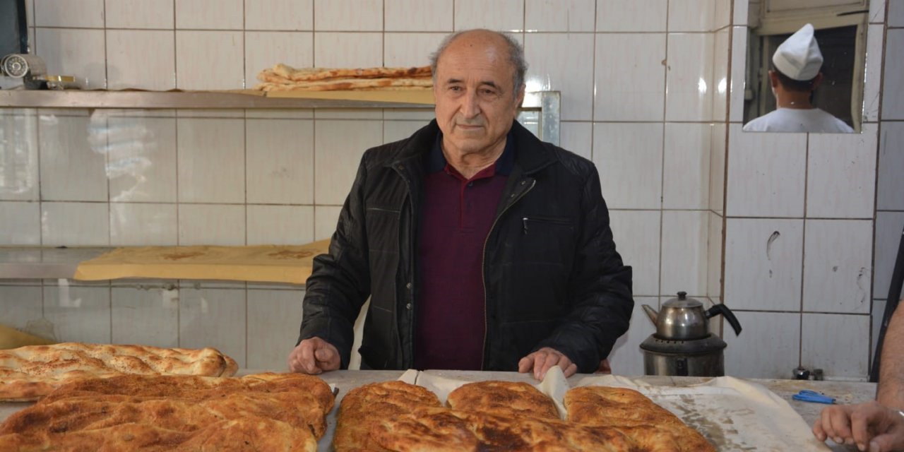 Sandıklı’nın ‘haşhaşlı’ tahinli pidesi yoğun ilgi görüyor