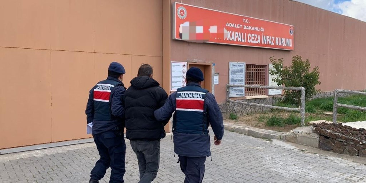 Aranan hükümlü ve şahıslar jandarmaya takıldı