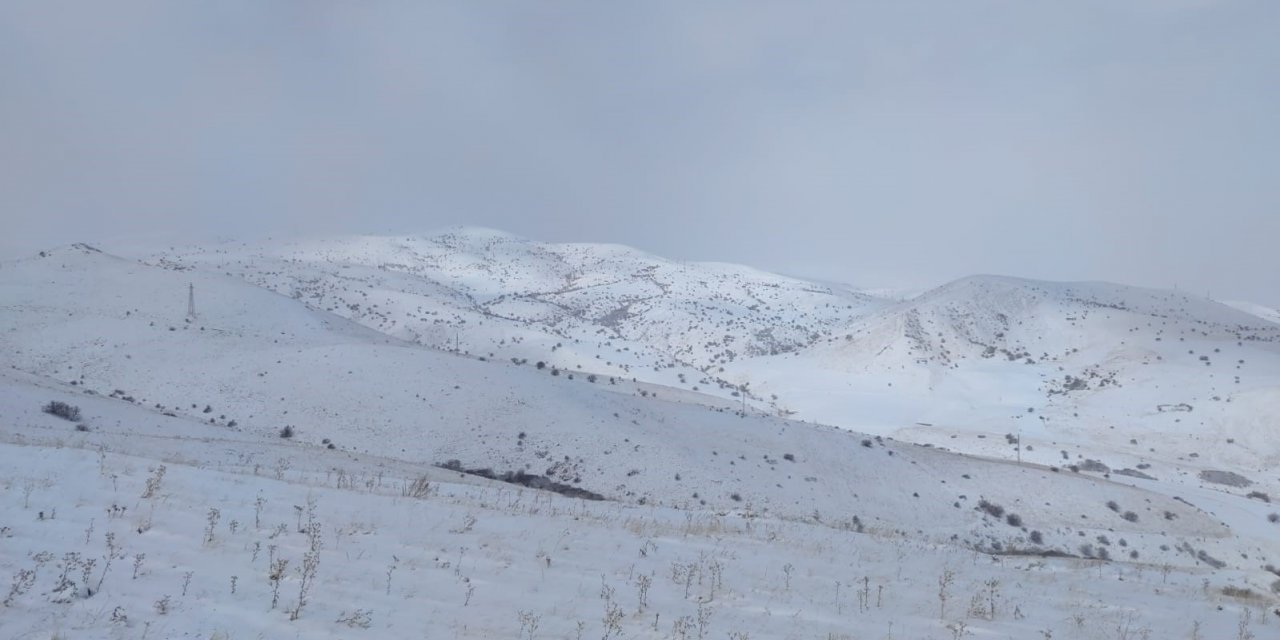 Aşkale güne kar ile uyandı