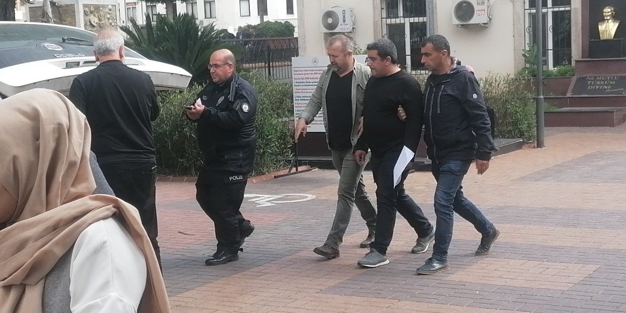 İşlem yaptırmak için gittikleri hükümet konağında yakayı ele verdiler