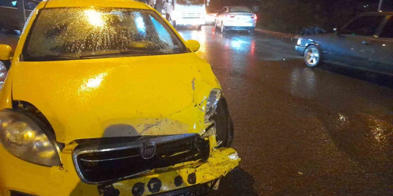 Ereğli’de feci kaza: İki otomobil kafa kafaya çarpıştı