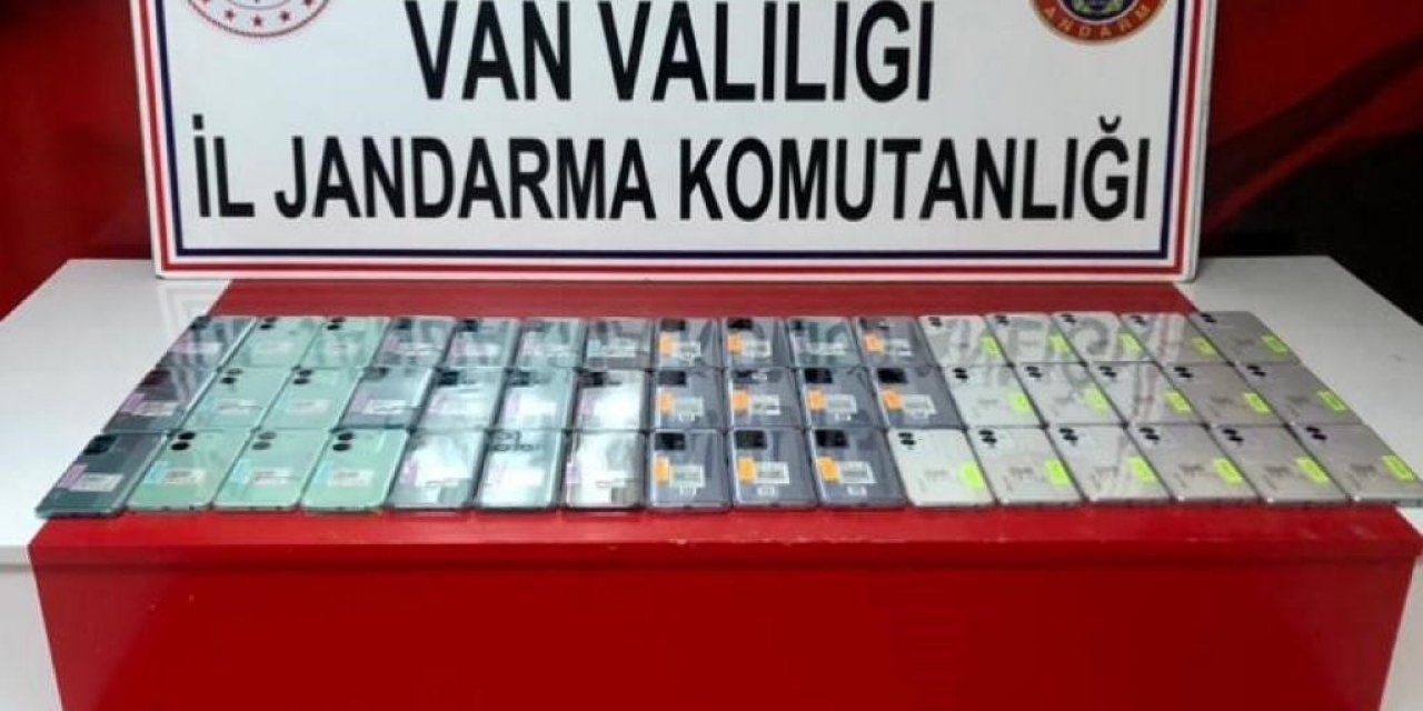 Van’da 48 adet kaçak akıllı cep telefonu ele geçirildi