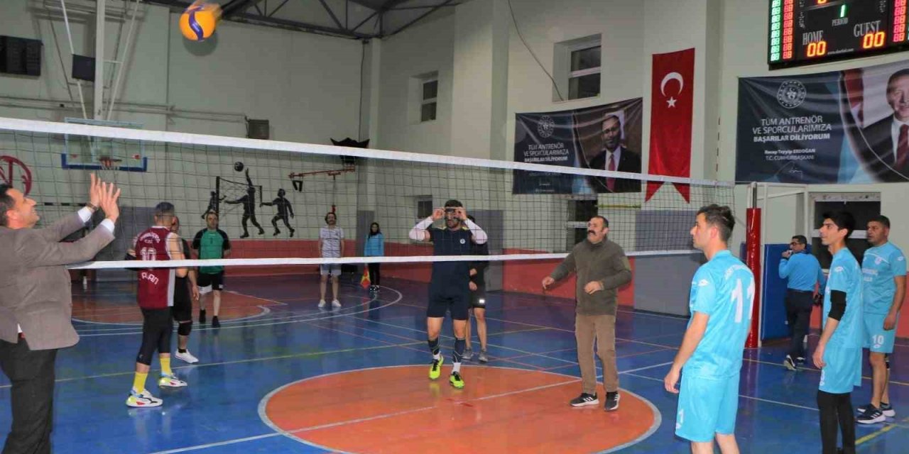 Siirt’te kurumlar arası voleybol turnuvası başladı
