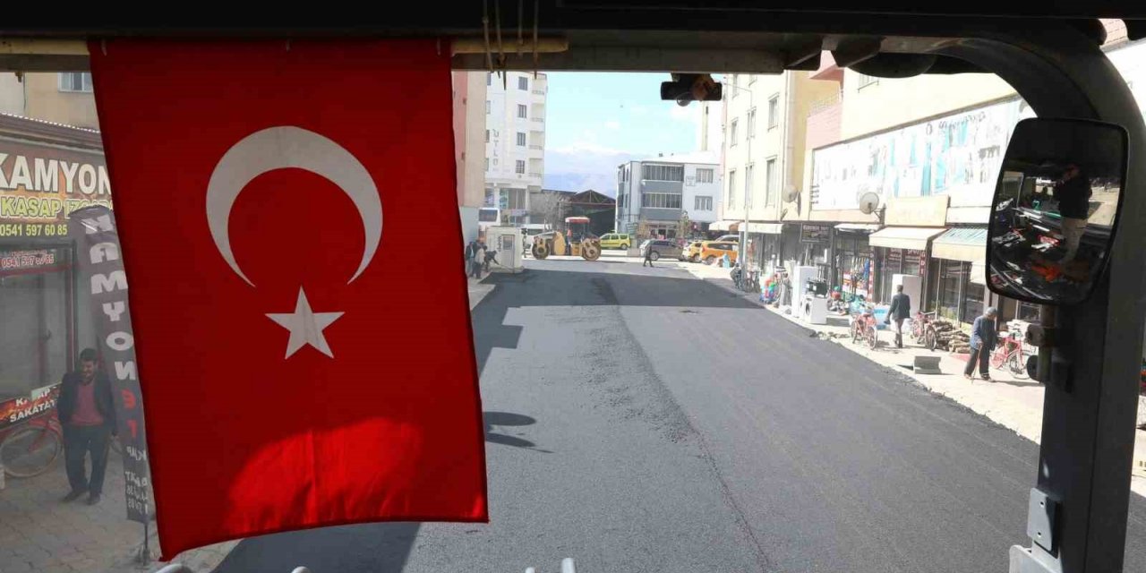 Iğdır Belediyesinden yol asfaltlama çalışması