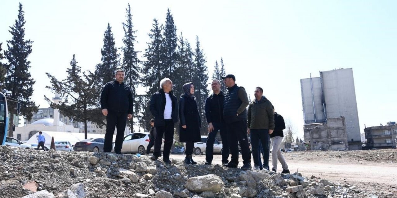 Yapımı tamamlanan 24 konteyner çarşı esnafa teslim edildi