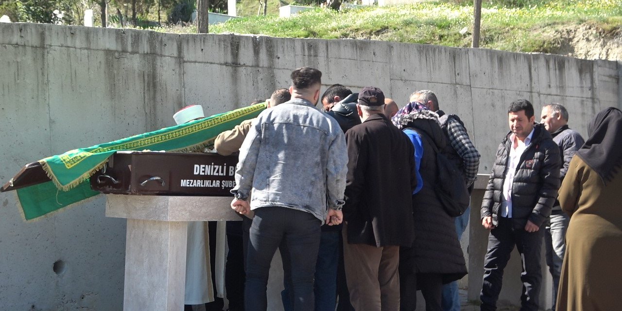 Annesinin boğarak öldürdüğü Zeynep bebek son yolculuğuna uğurlandı