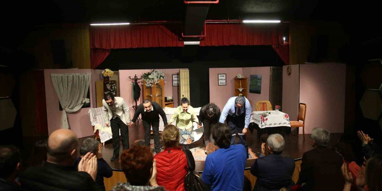 Merkezefendi Kent Tiyatrosu ikinci kez tiyatro severlerle buluşacak