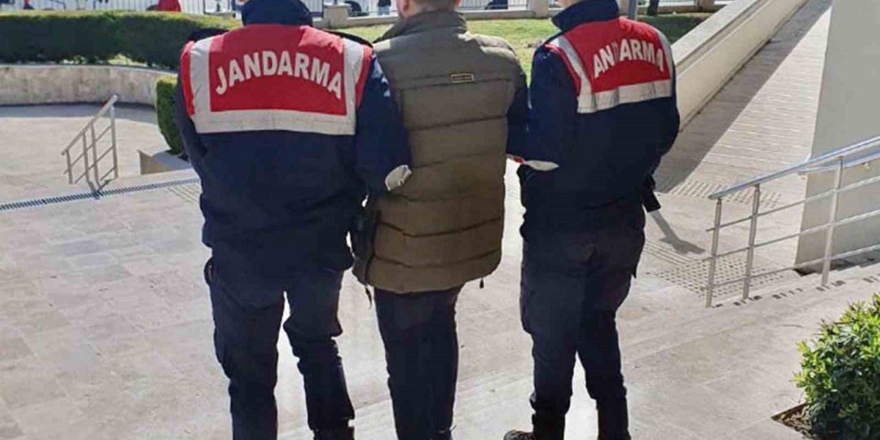 Depremde cezaevinden firar etti, yol kontrolünde yakalandı