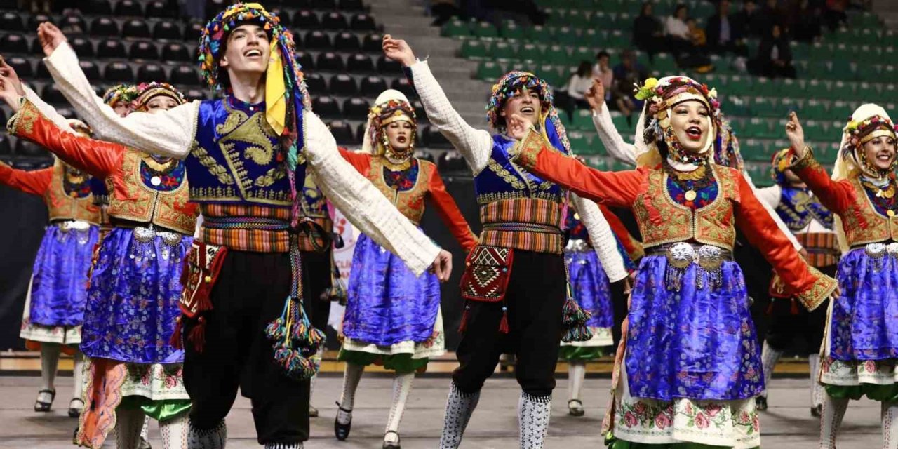 Denizli’de halk oyunları şöleninde 9 ekip performanslarını sergileyecek