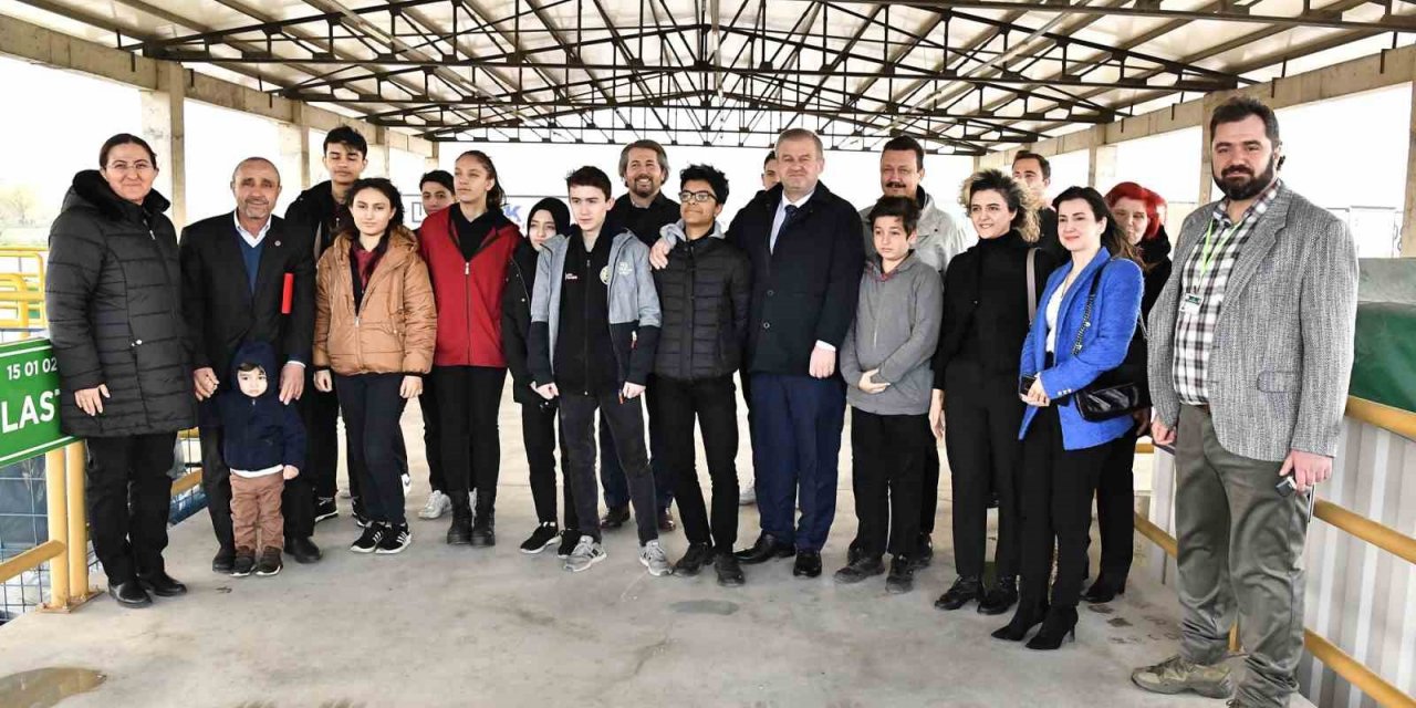 Osmangazi’de en çevreci muhtar ve öğrencilere plaket