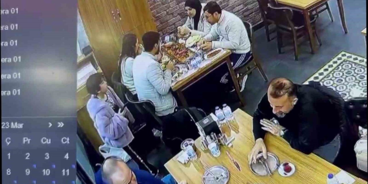 Fatih’te çocuk hırsızın, turistin ziynet eşyası dolu çantasını çaldığı anlar kamerada