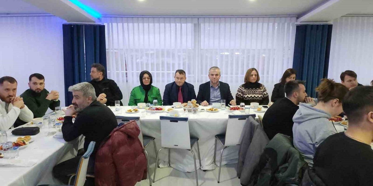 Düzce Gazeteciler Cemiyeti üyeleri iftarda bir araya geldi