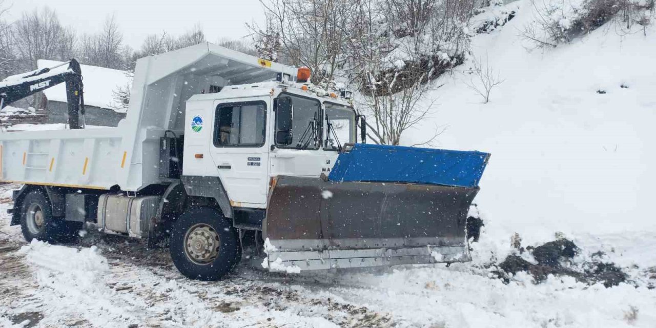 Büyükşehir zirvelerde karla mücadele mesaisinde