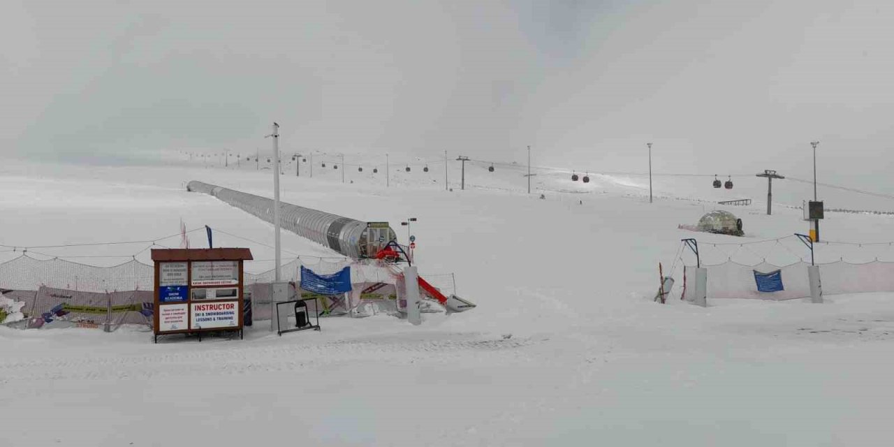 Erciyes’te kar yağışı turizmcileri sevindirdi