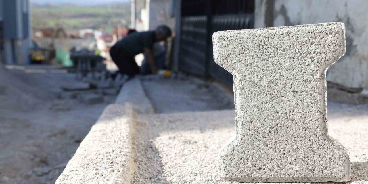 Kavak’ta yollar yenileniyor