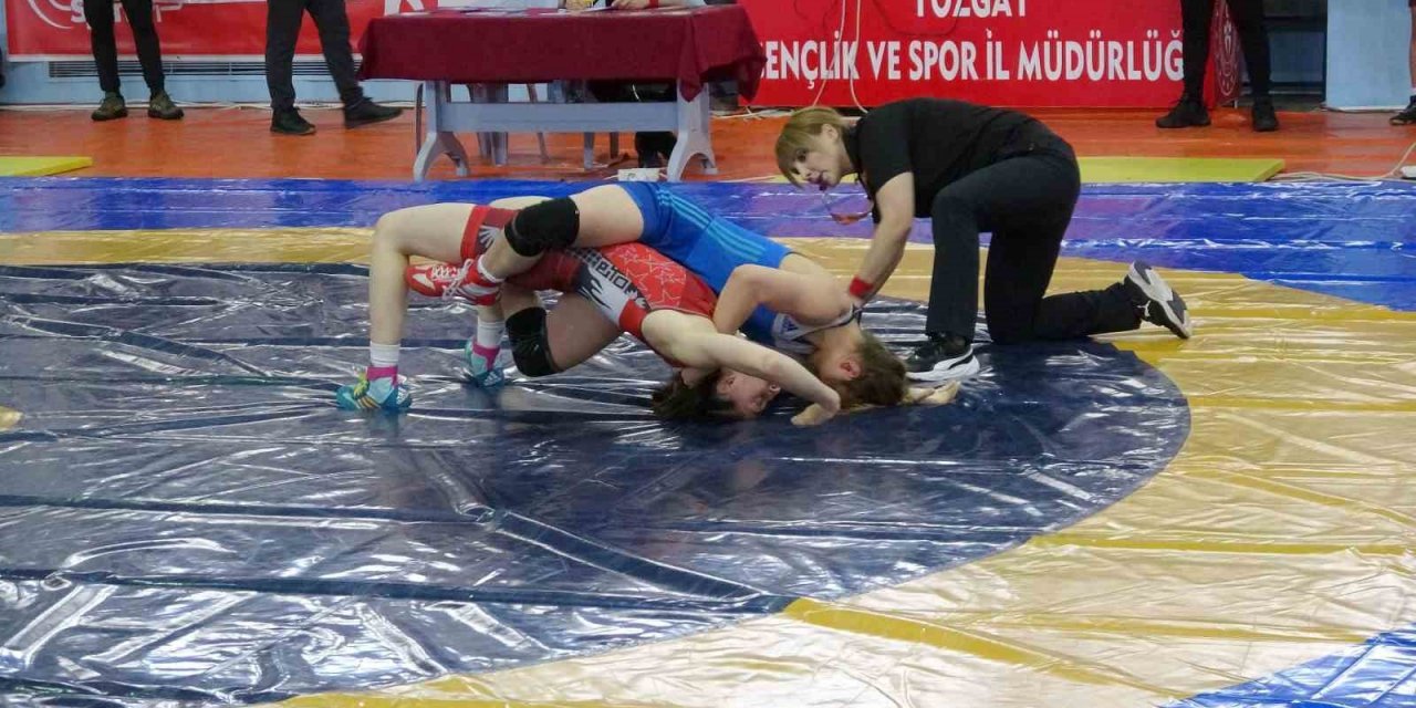 Nasuh Akar 20 yaş altı Kadınlar Türkiye Güreş Şampiyonası tamamlandı