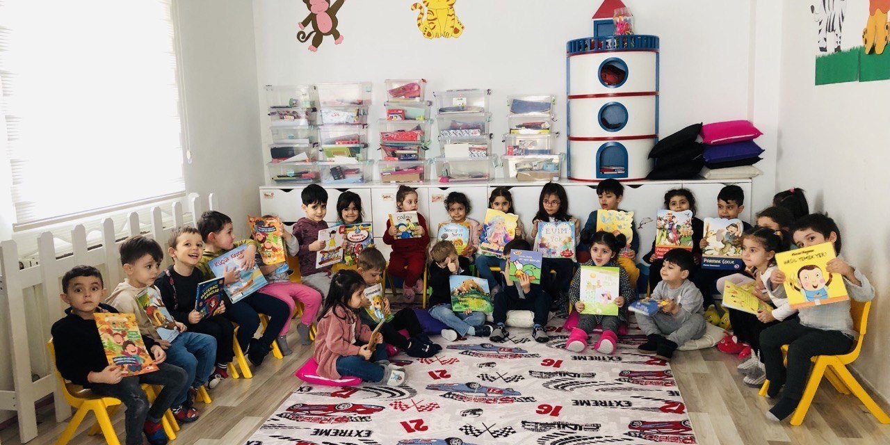 Ağrılı minikler depremzede çocuklar için kitap topladı