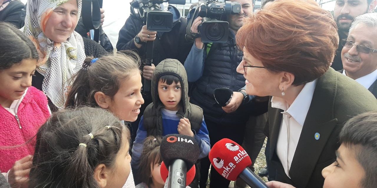 İYİ Parti Genel Başkanı Akşener, çadır kentlerde vatandaşların sorunlarını dinledi