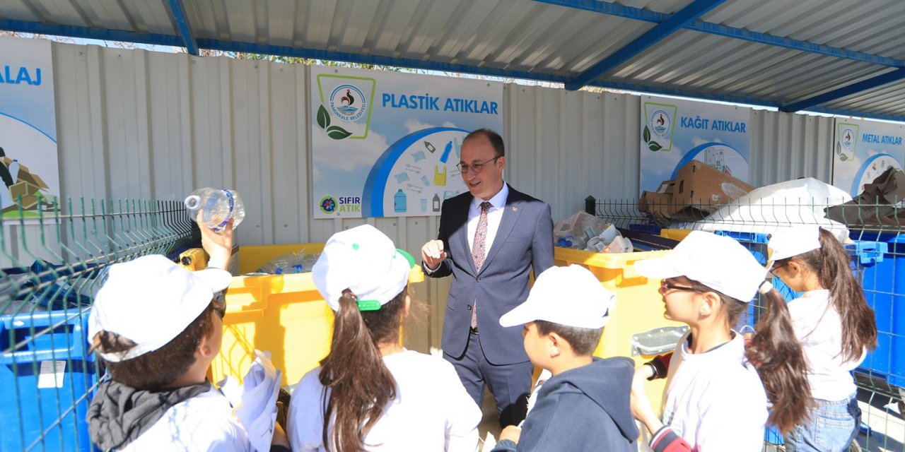 Başkan Örki çocuklara geri dönüşümü anlattı