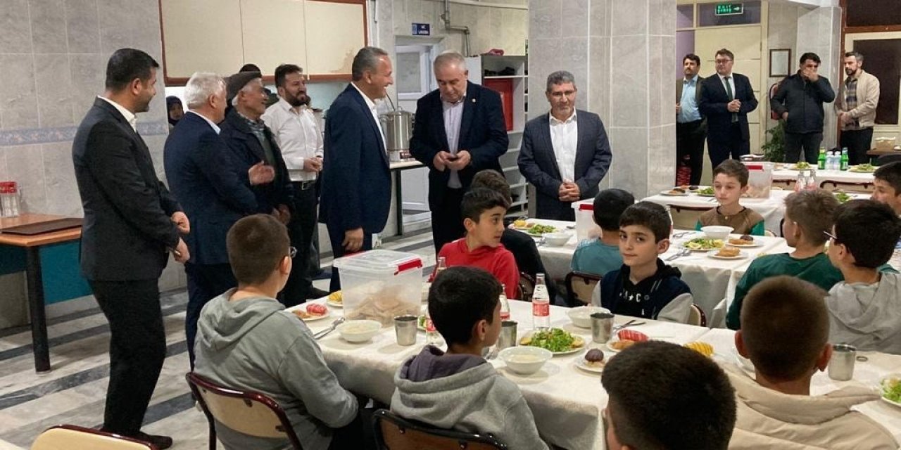 Sahipata Kur’an Kursunda hafızlarla iftar sevinci