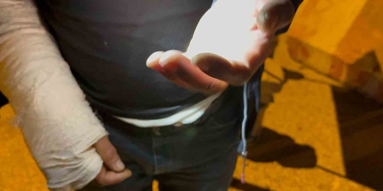 Minibüste yolculuk yaparken elini koltuğun arasına sıkıştırdı