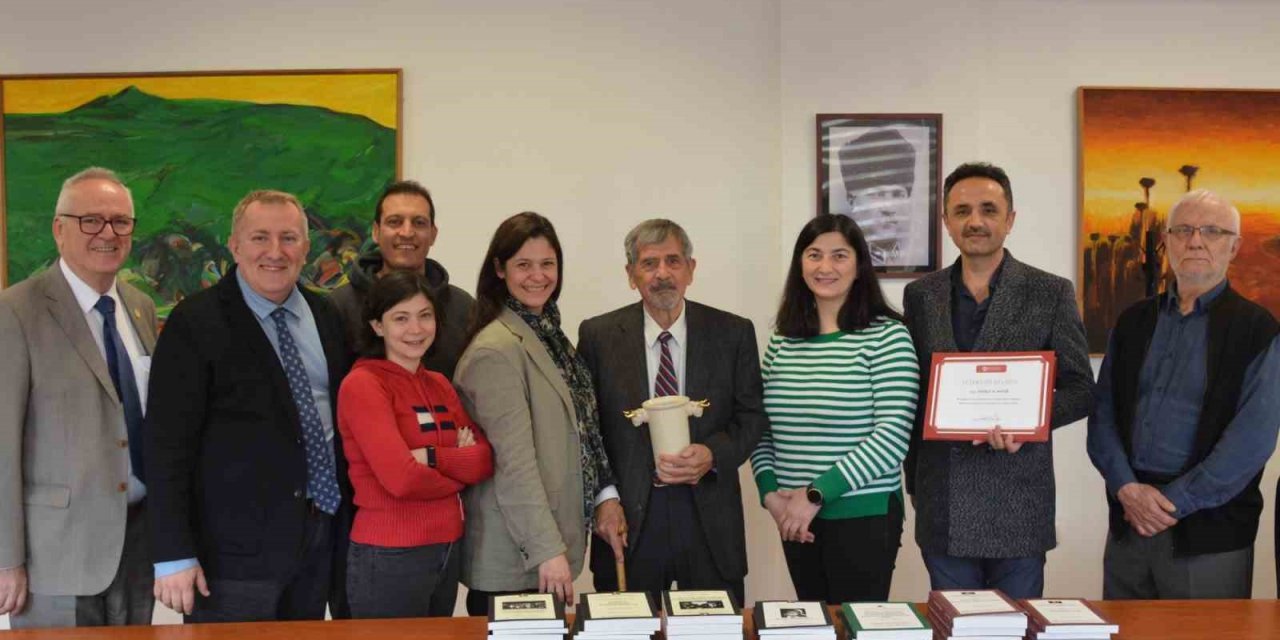 Ünlü sanatçı Turgut Akter’den Devlet Konservatuvarına jest