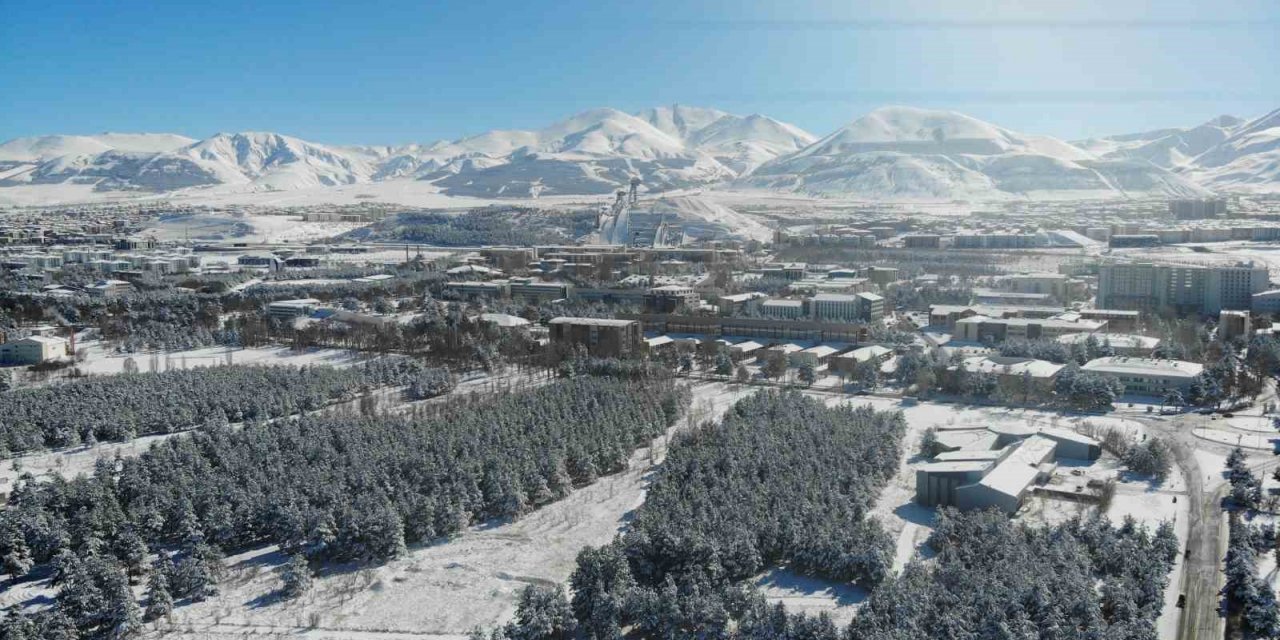 Dronla görüntülenen kar manzarası kartpostallık görüntüler oluşturdu