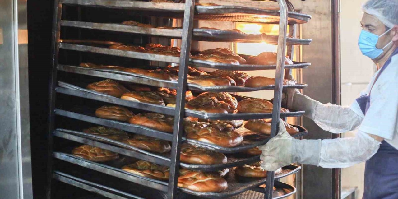 Aydın Büyükşehir’in halk ekmek satış noktalarına vatandaşlardan yoğun talep