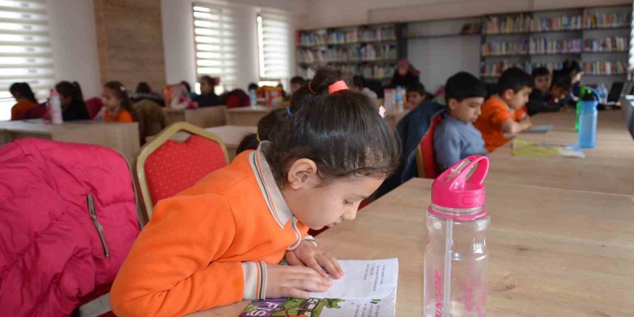 Tercanlı öğrenciler Kütüphane Haftasını kitap okuyarak kutladı