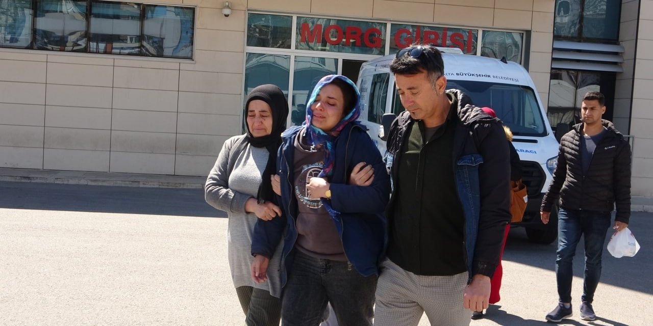 Depremzede aileden 3 kişinin ölümüyle sonuçlanan kaza güvenlik kamerasına yansıdı