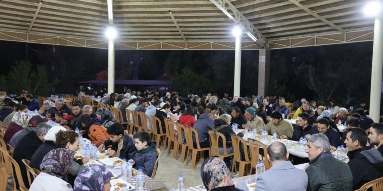 Marmaris Belediyesi, Çamlı Mahallesi’nde iftar yemeği verdi
