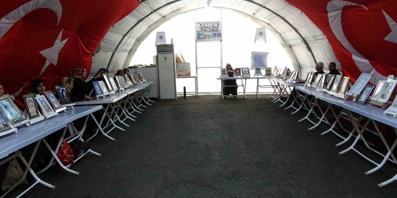 Ailelerin evlat nöbeti kararlılıkla devam ediyor